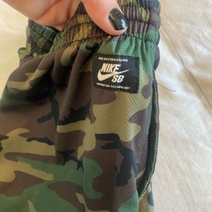 NIKE SKATEBOARD 🛹 CAMO SHORTS